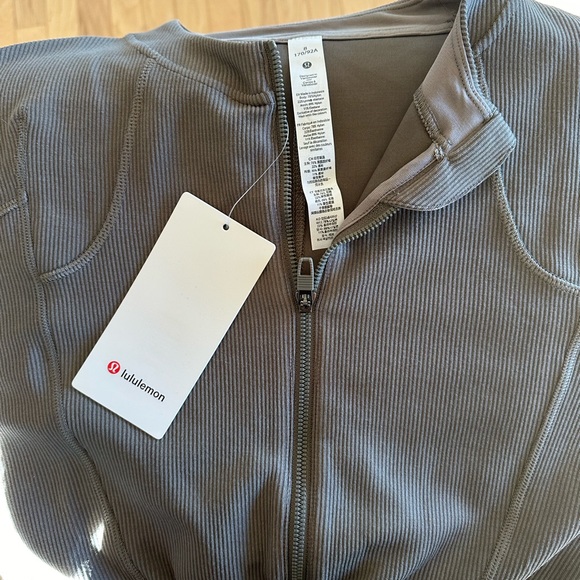 NWT Lululemon Ribbed Softstreme Cropped Jacket, Nomad 8 - Picture 2 of 5